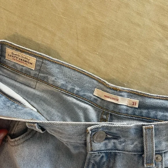 Levi’s - High Loose Jeans - Picture 3 of 5